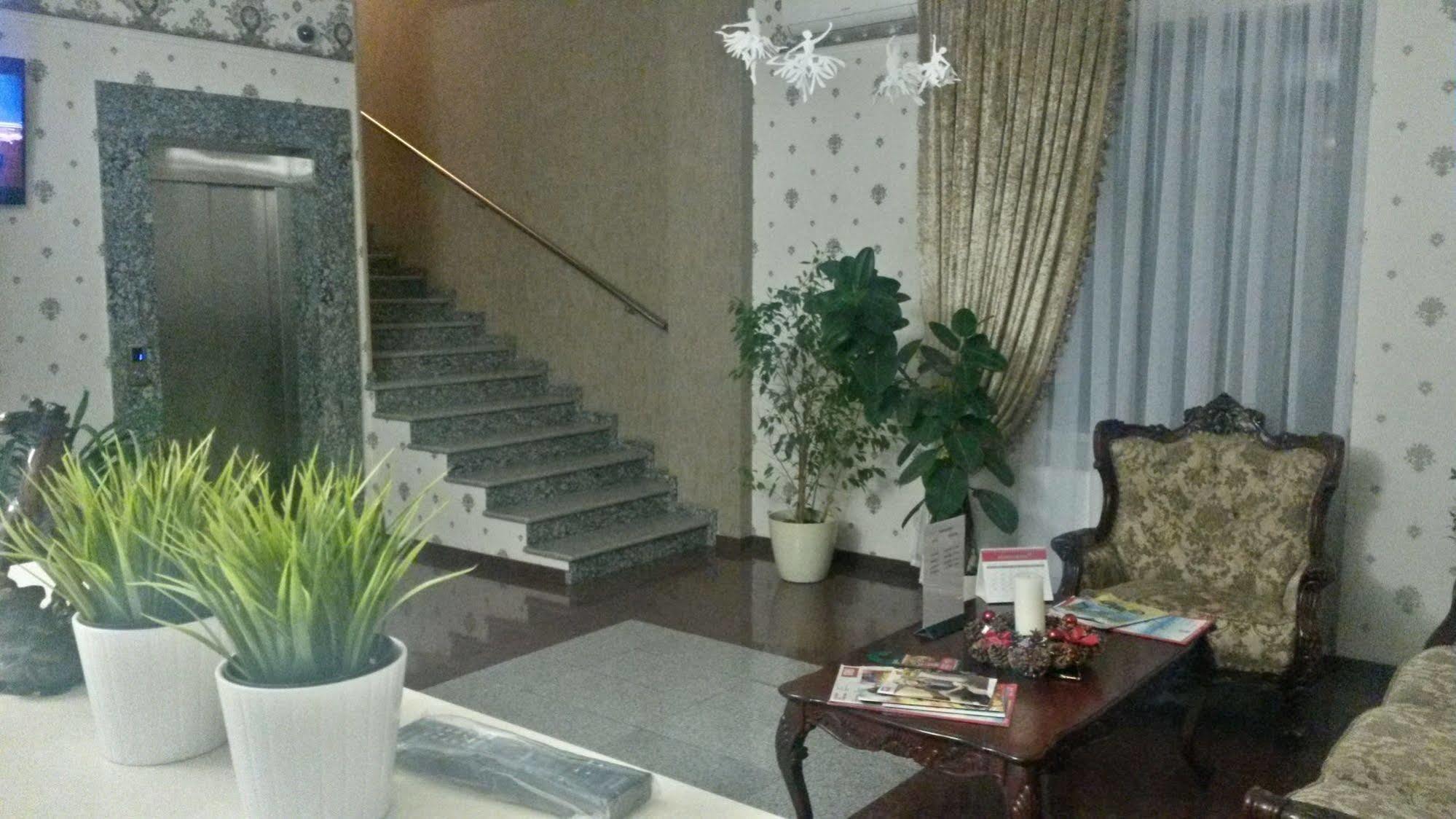 Avrora Hotel Krasnodar Exterior foto
